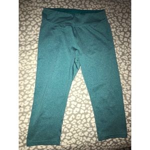 Capri Yoga Leggings with small waistband pocket